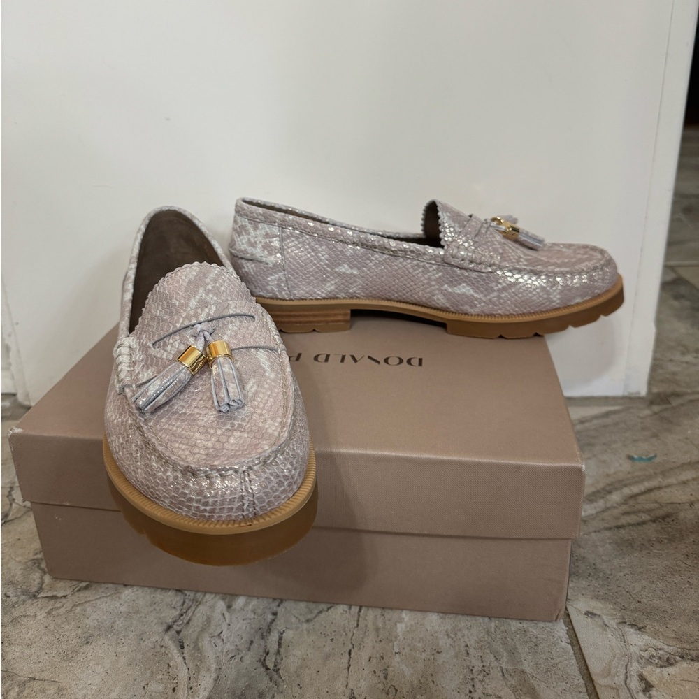 Donald Pliner Pale Gold Lenny Loafers NEVER WORN